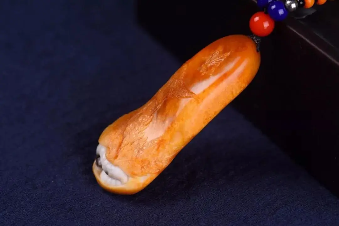 和田玉里的&ldquo;金包银&rdquo;籽料，行家才知道！